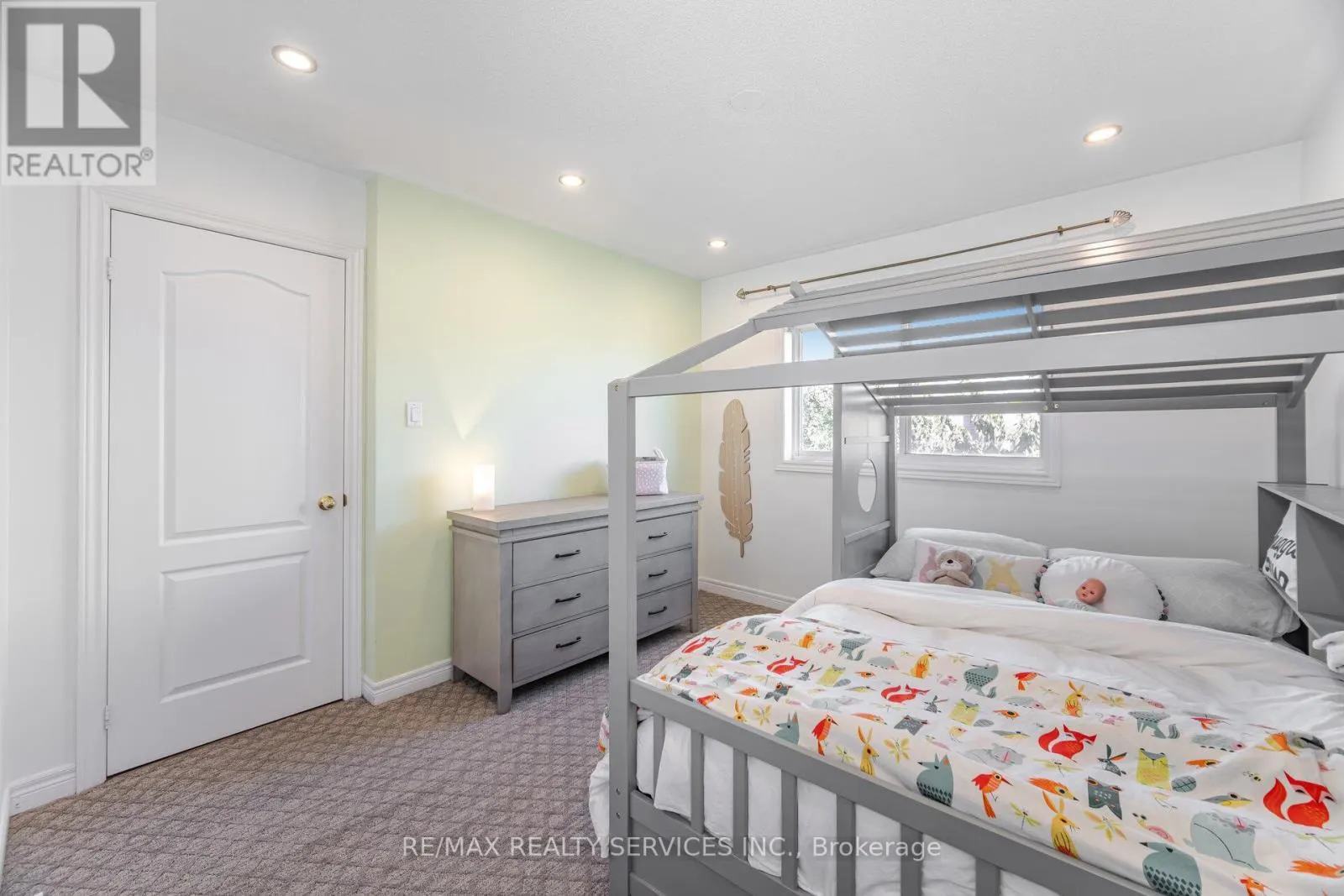 5 MELROSE GARDENS