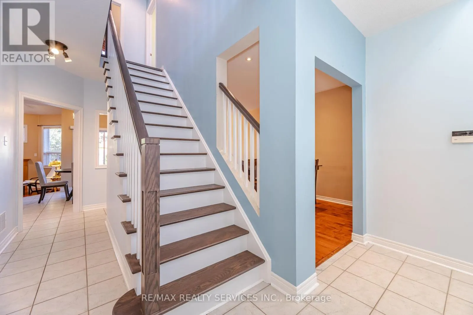 5 MELROSE GARDENS