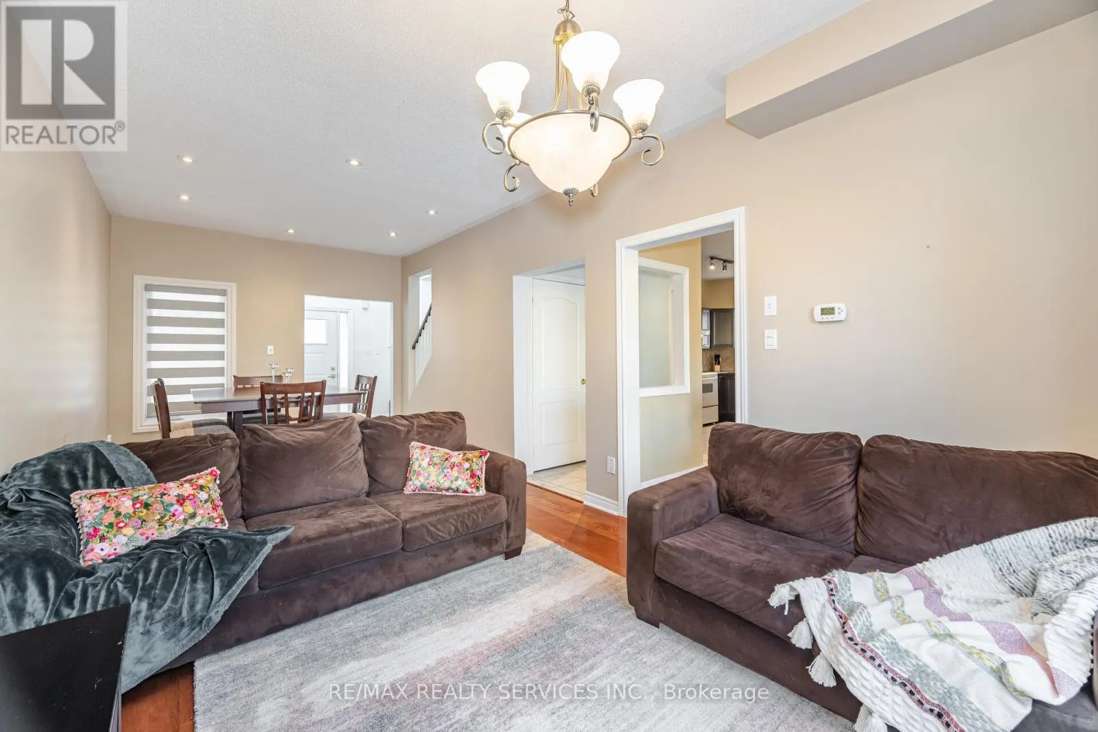 5 MELROSE GARDENS