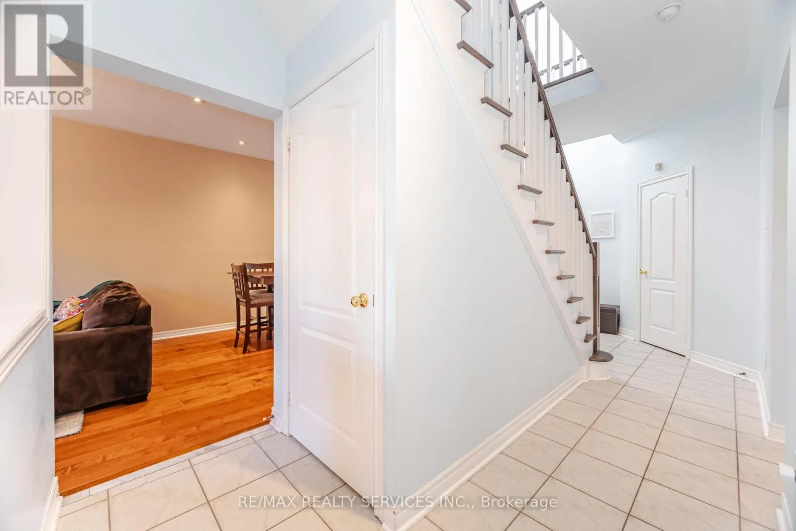 5 MELROSE GARDENS