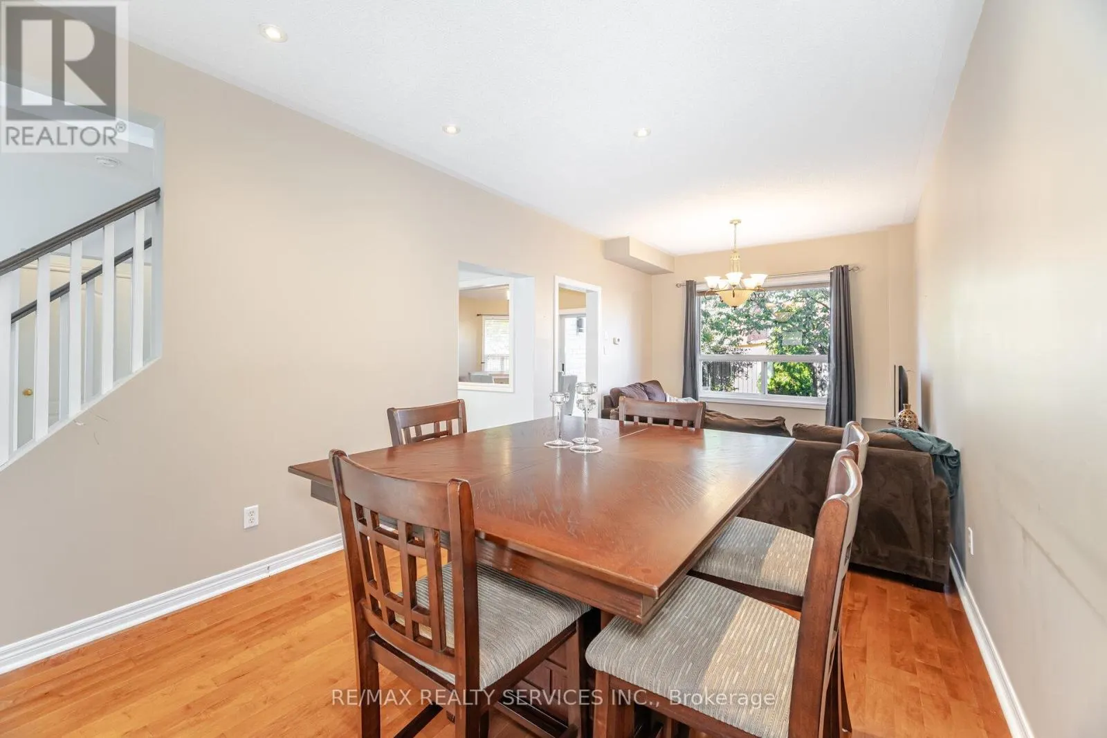 5 MELROSE GARDENS