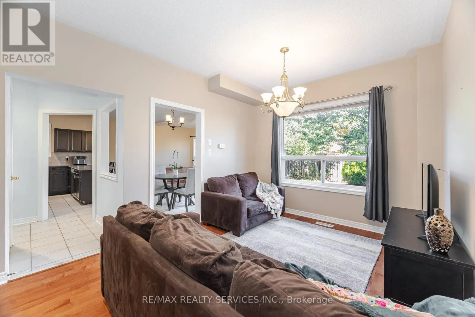 5 MELROSE GARDENS