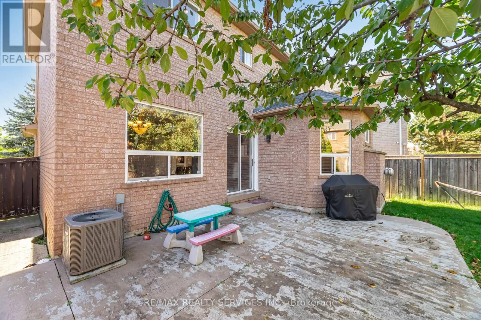 5 MELROSE GARDENS
