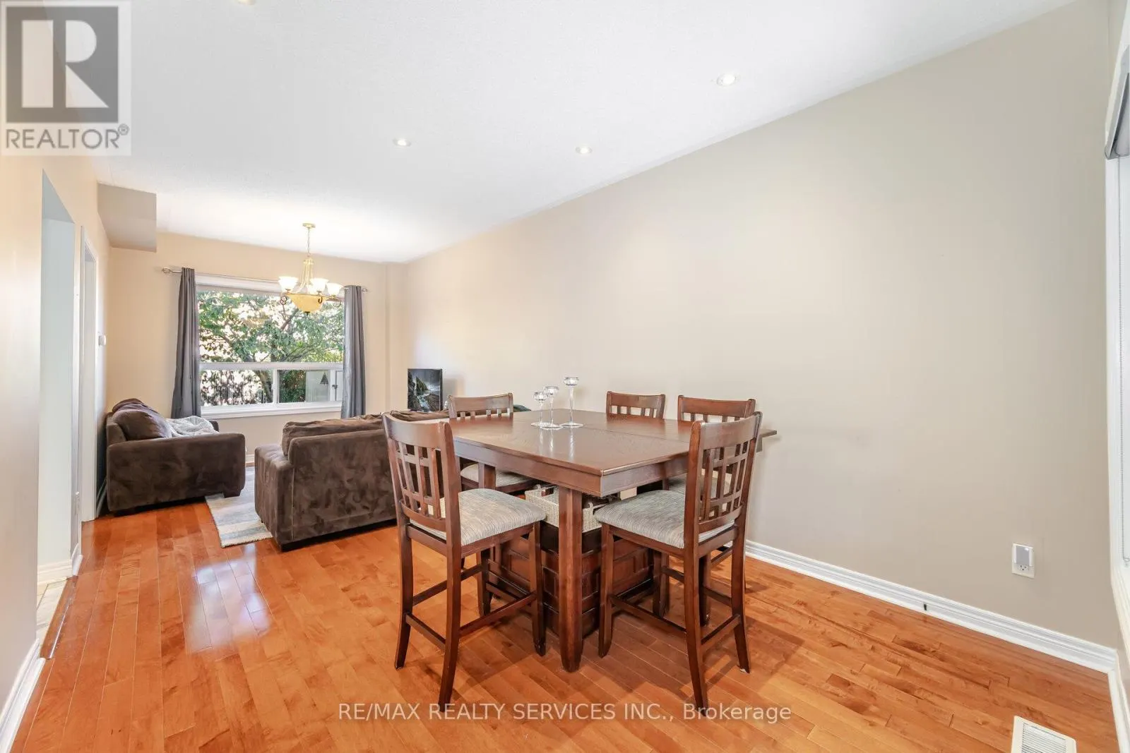 5 MELROSE GARDENS