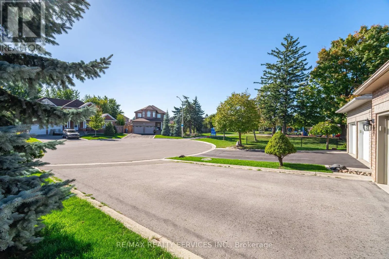 5 MELROSE GARDENS