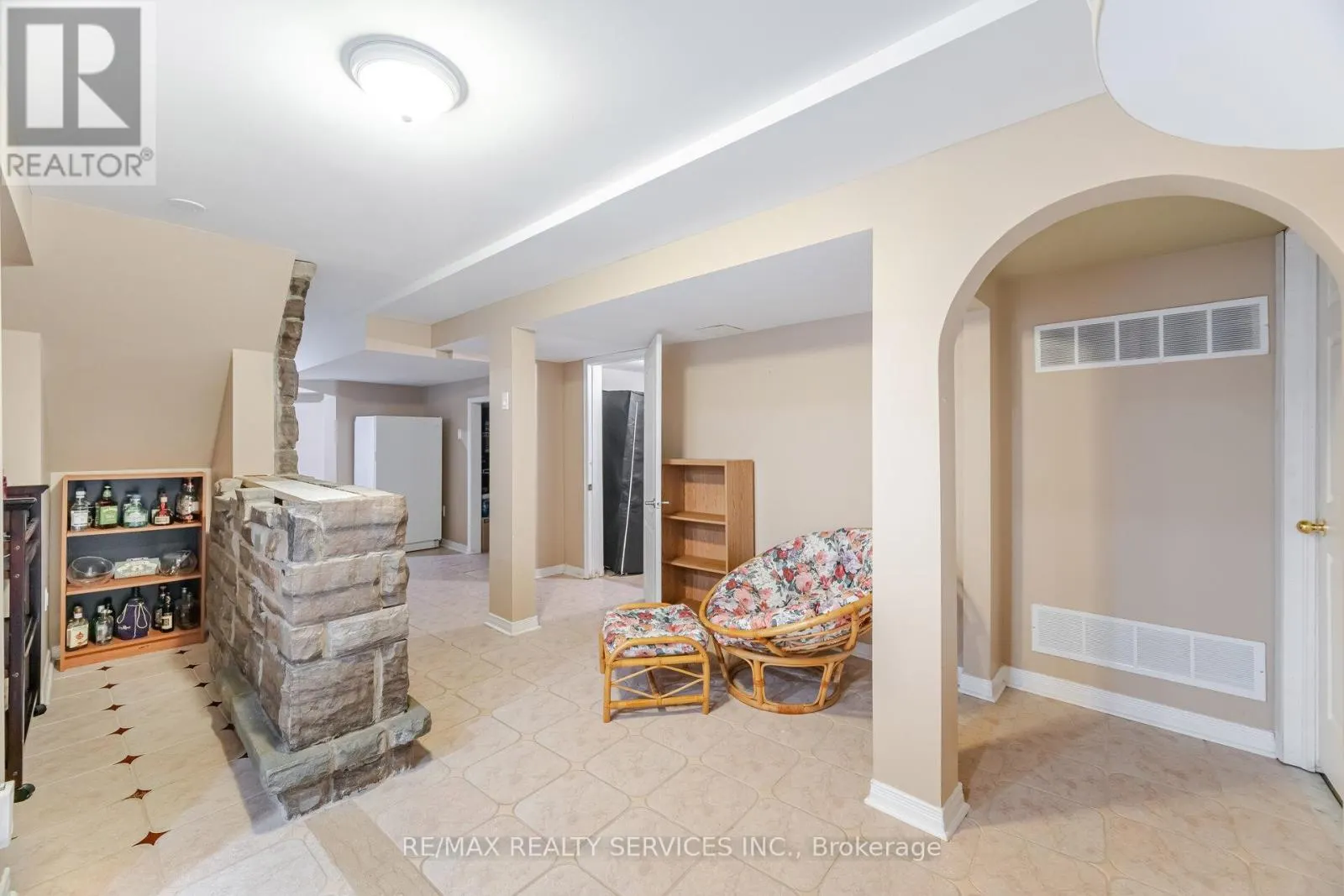 5 MELROSE GARDENS