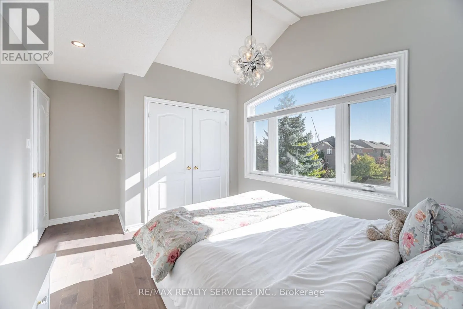 5 MELROSE GARDENS
