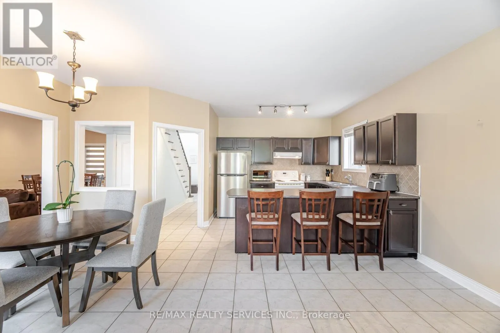 5 MELROSE GARDENS