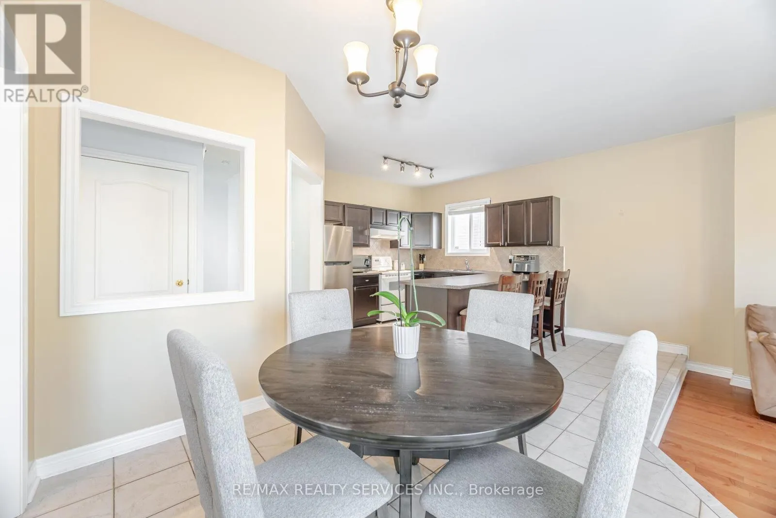 5 MELROSE GARDENS
