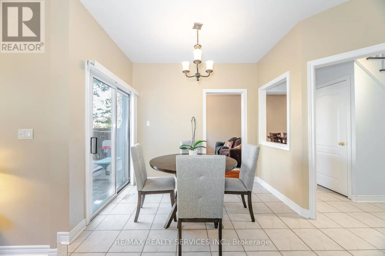 5 MELROSE GARDENS