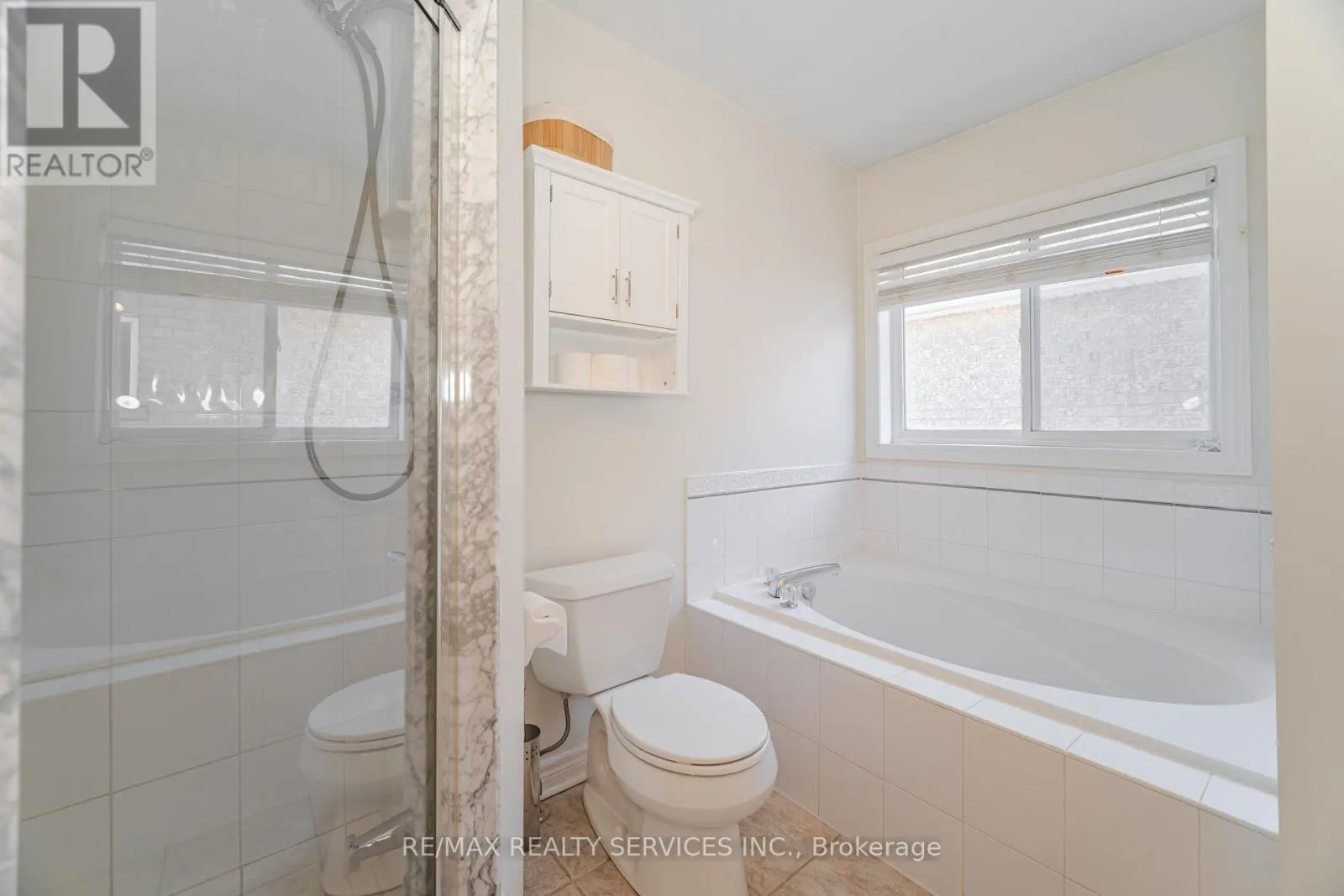 5 MELROSE GARDENS