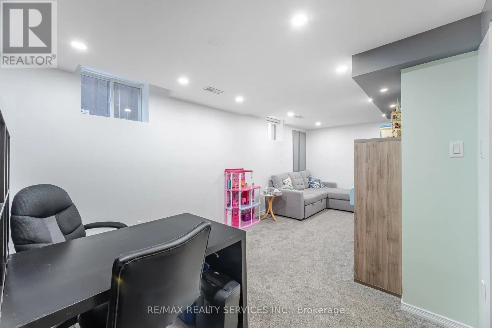 5 MELROSE GARDENS