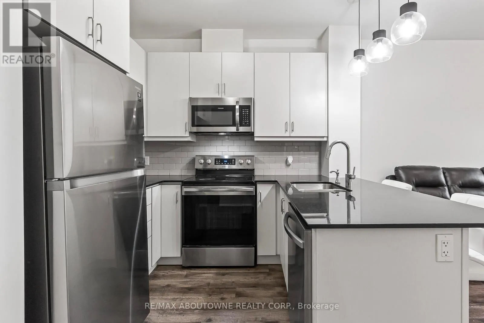 121 - 102 GROVEWOOD COMMON