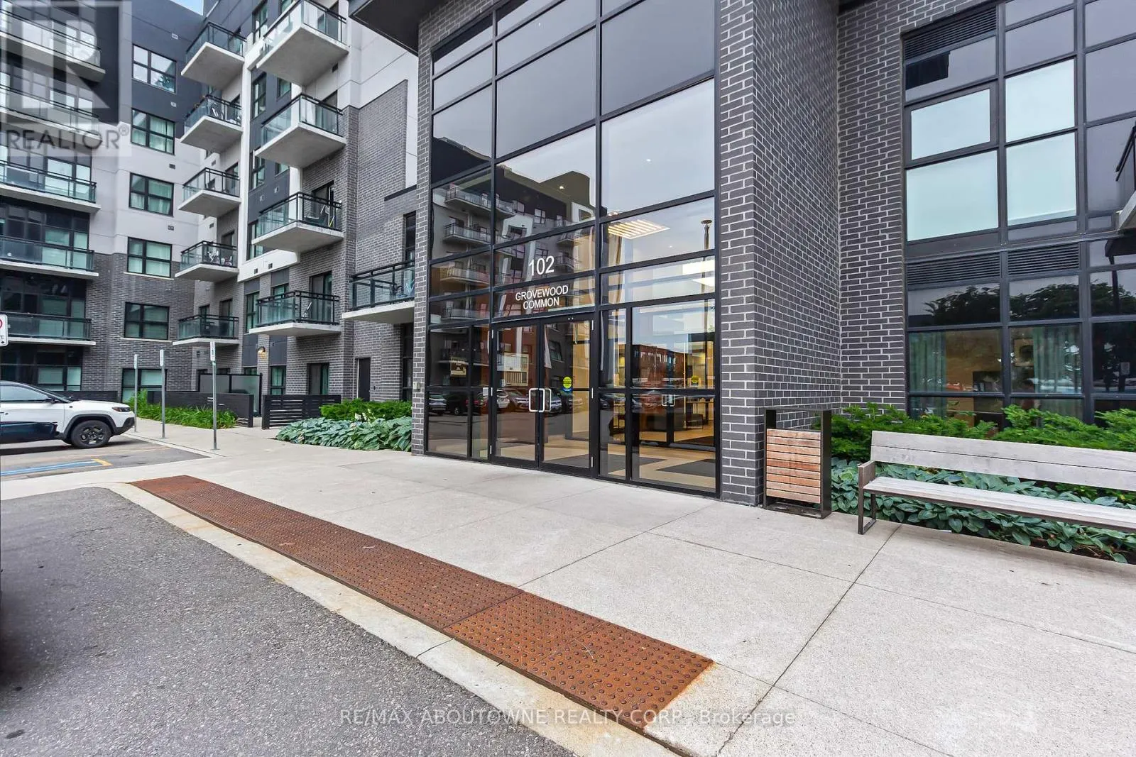 121 - 102 GROVEWOOD COMMON