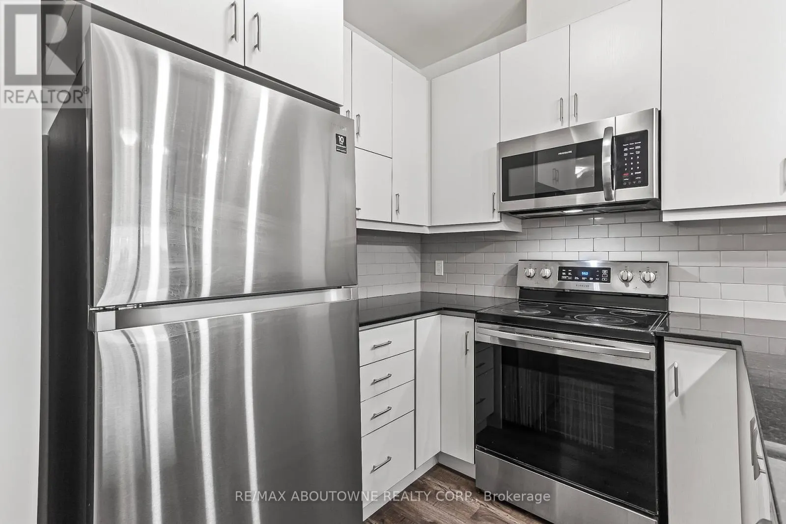 121 - 102 GROVEWOOD COMMON