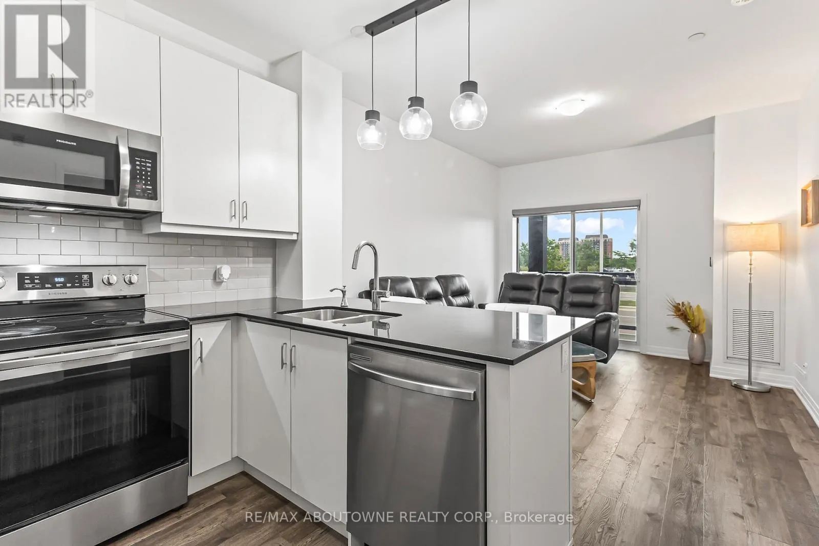 121 - 102 GROVEWOOD COMMON