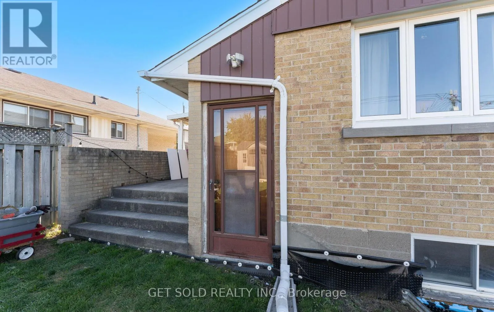 39 PAKENHAM DRIVE