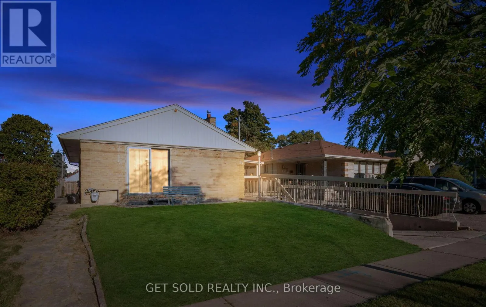 39 PAKENHAM DRIVE
