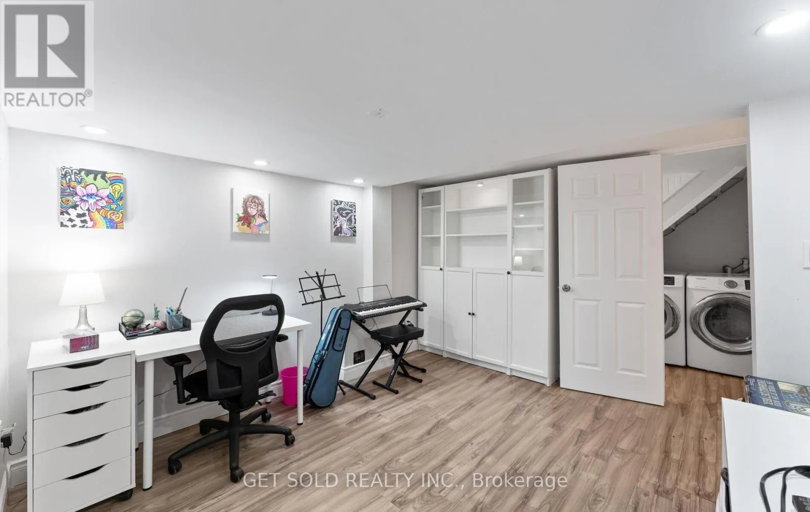 39 PAKENHAM DRIVE