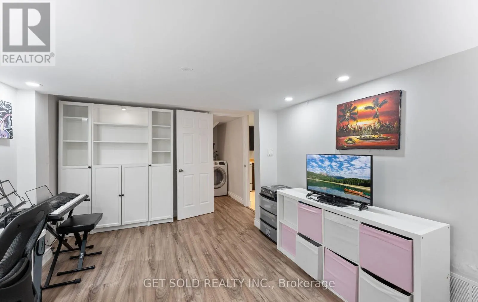 39 PAKENHAM DRIVE