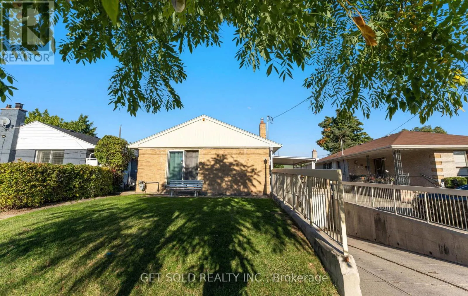 39 PAKENHAM DRIVE