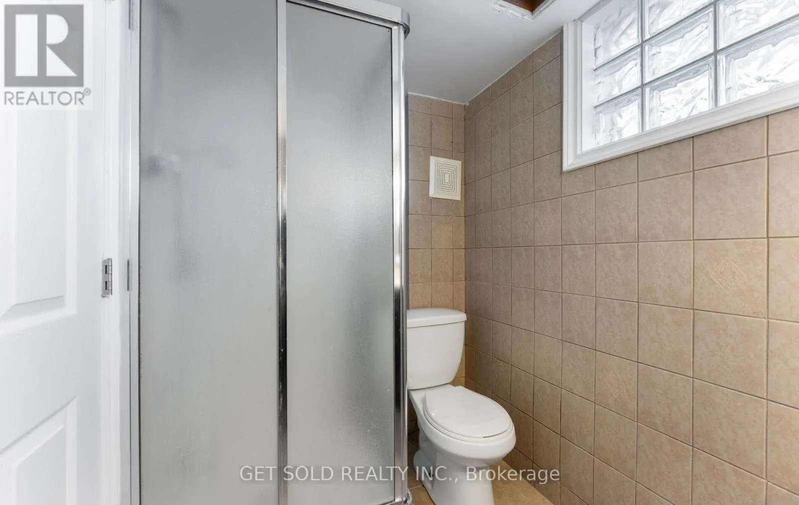 39 PAKENHAM DRIVE
