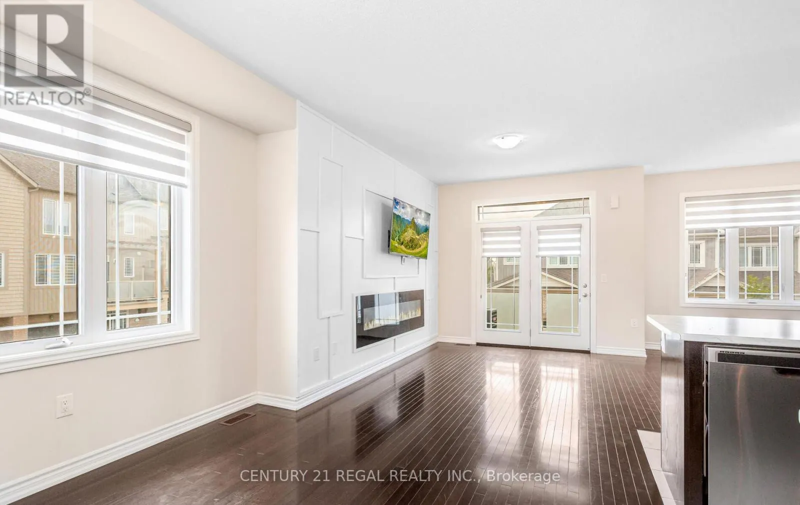 3 GLASSON LANE S