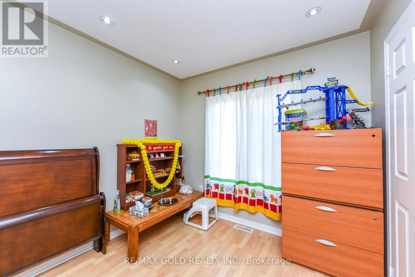 124 STARHILL CRESCENT
