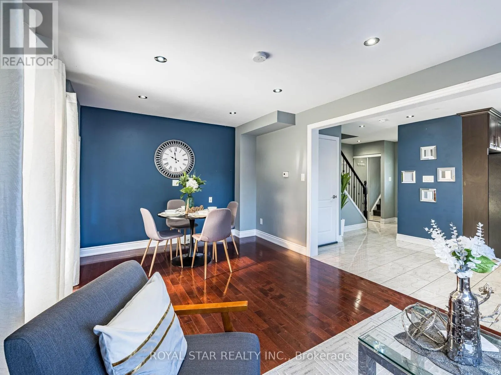 1 GOLD FINCH COURT