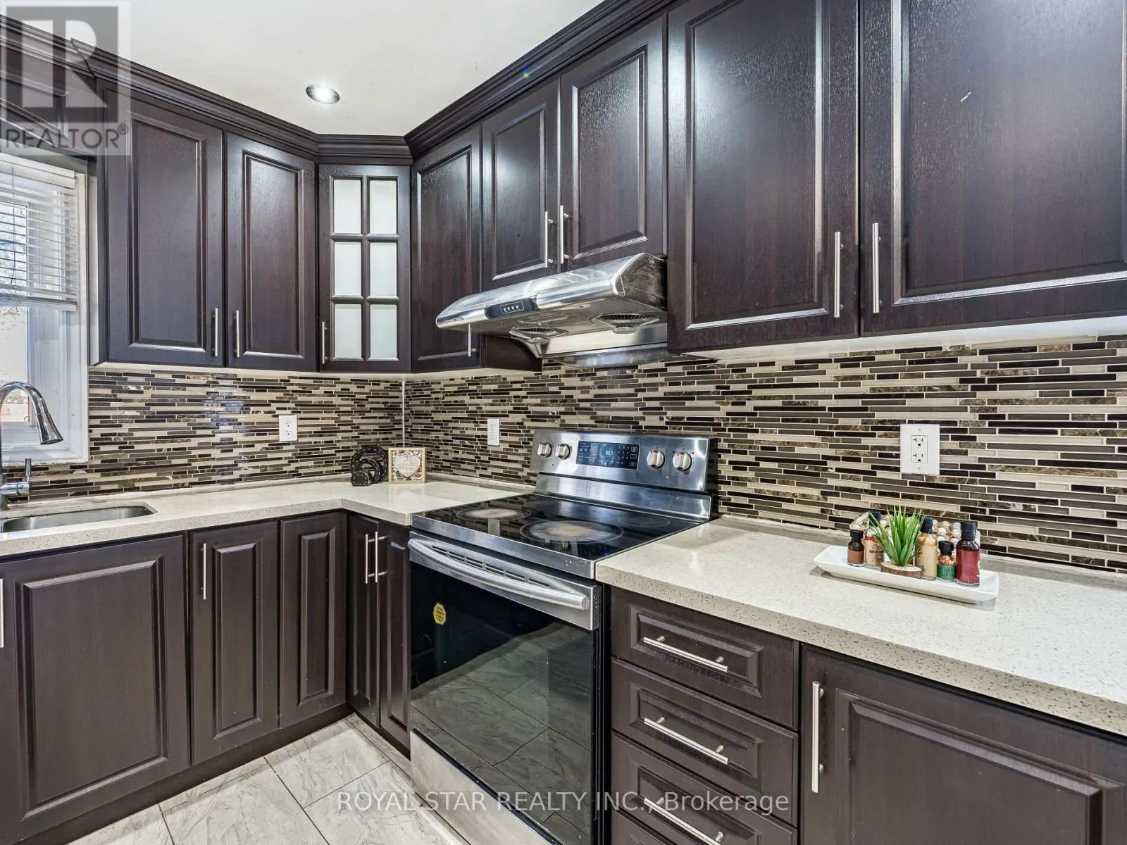 1 GOLD FINCH COURT