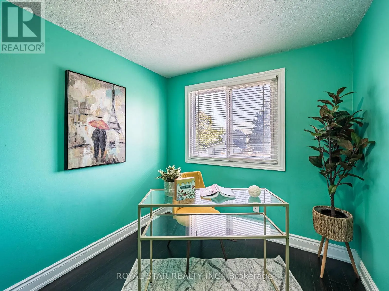 1 GOLD FINCH COURT