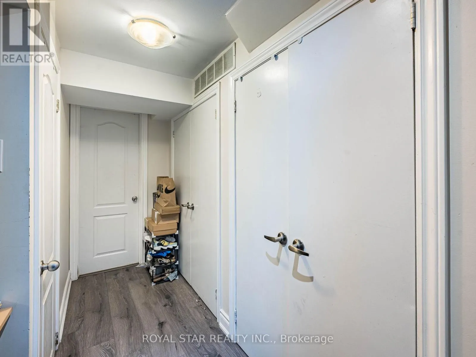 1 GOLD FINCH COURT