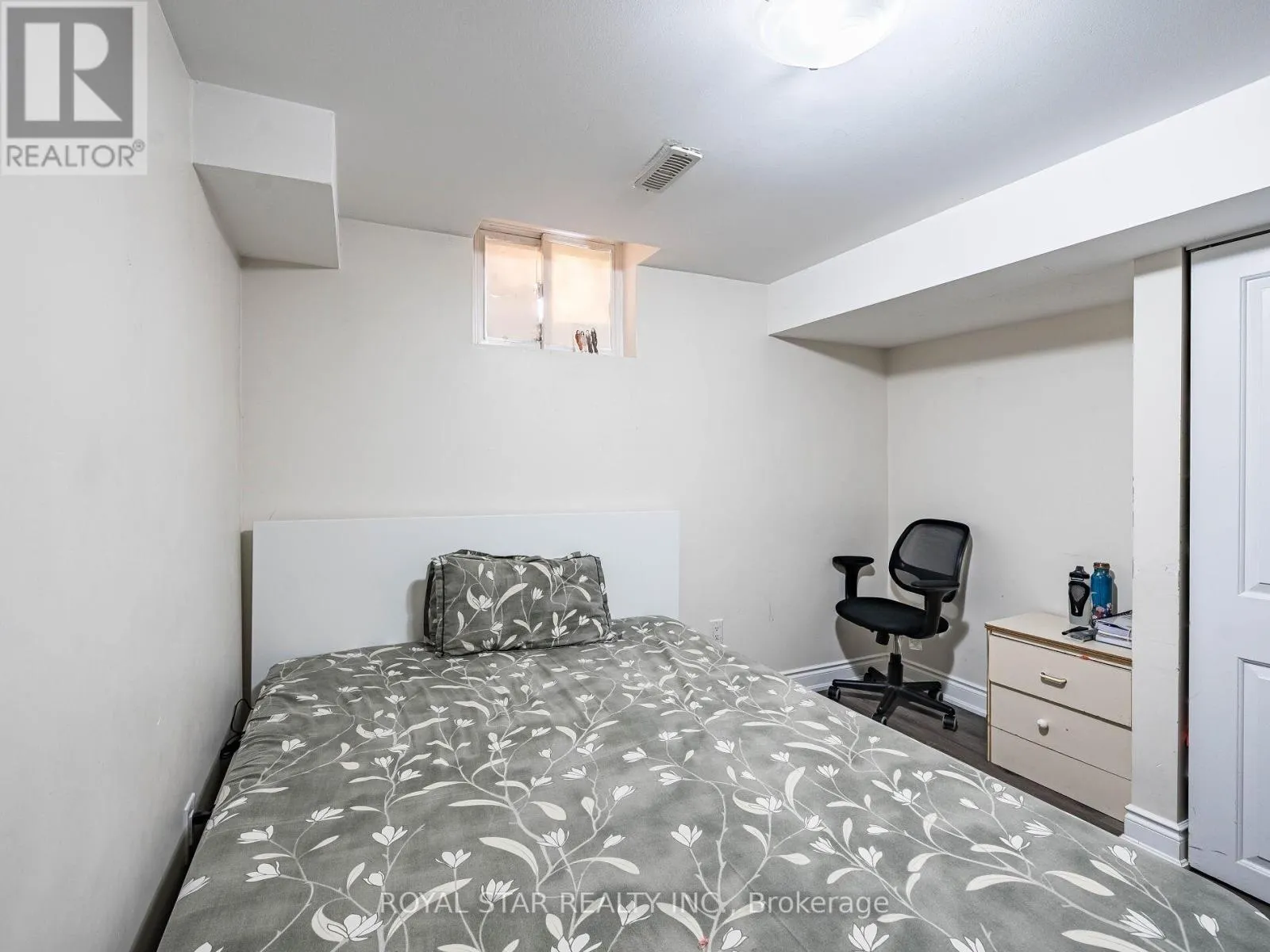 1 GOLD FINCH COURT