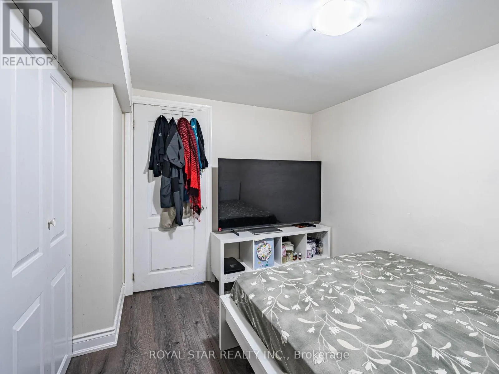 1 GOLD FINCH COURT