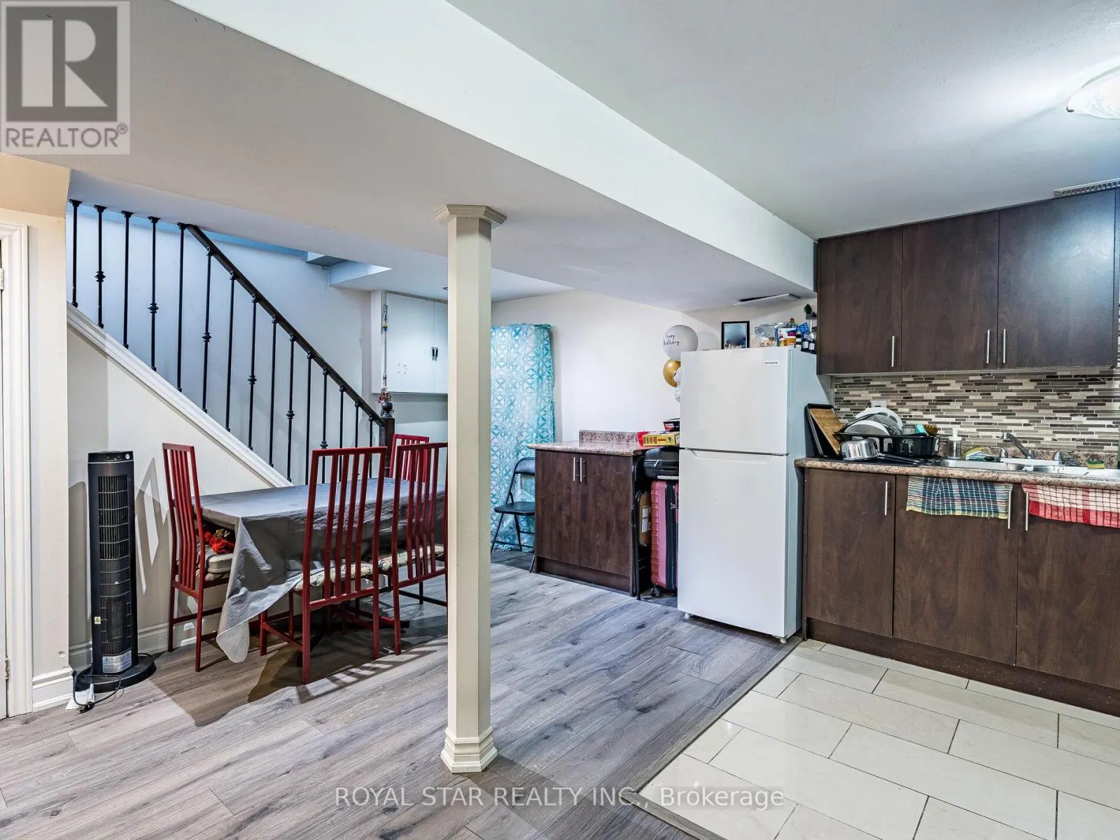 1 GOLD FINCH COURT