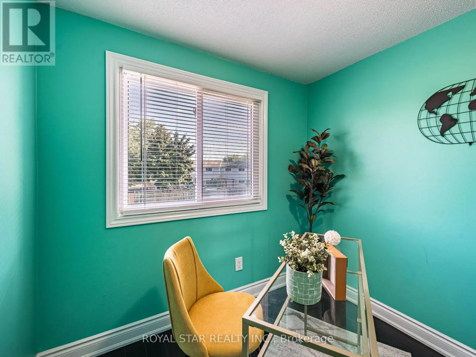 1 GOLD FINCH COURT