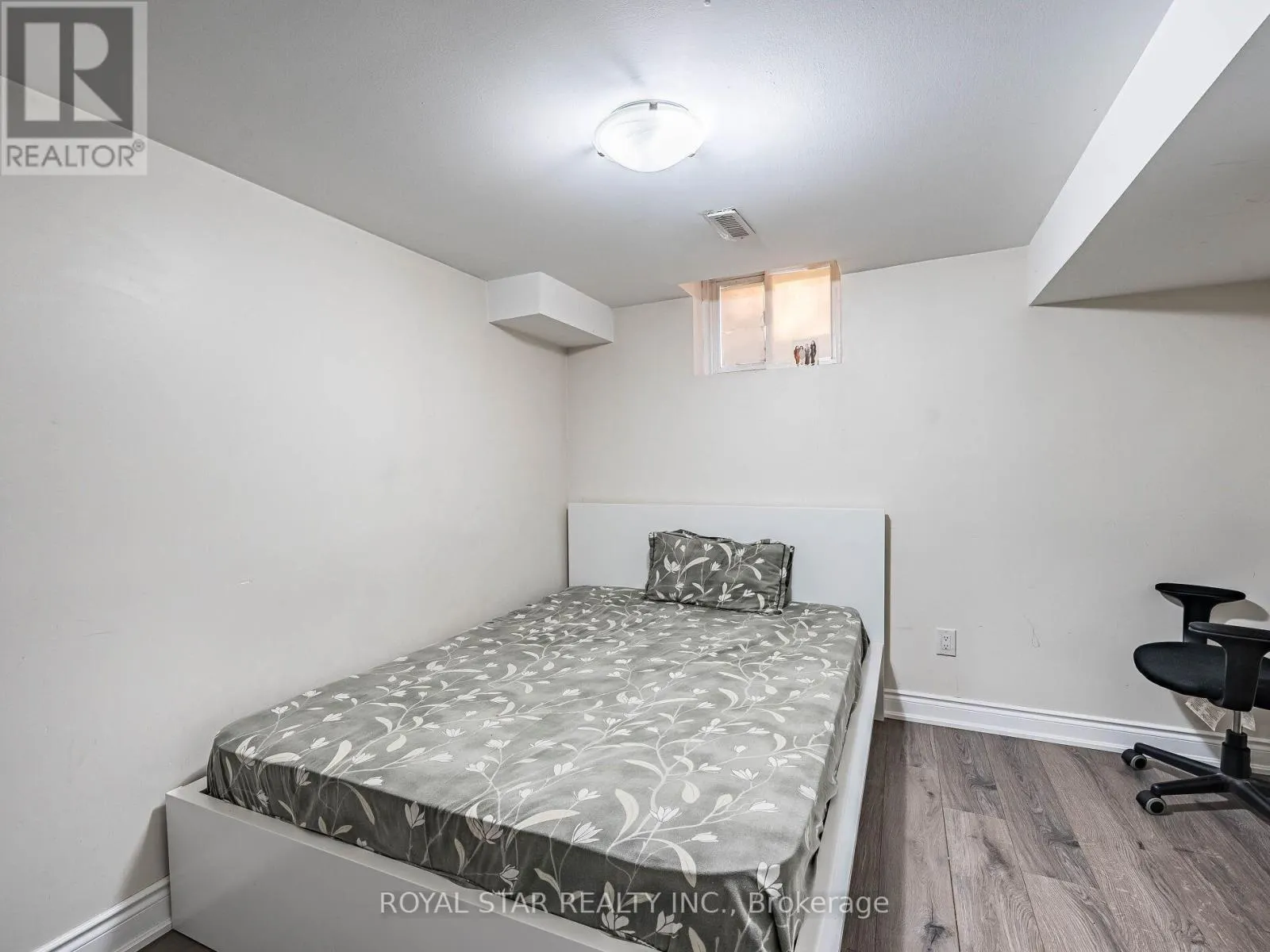 1 GOLD FINCH COURT