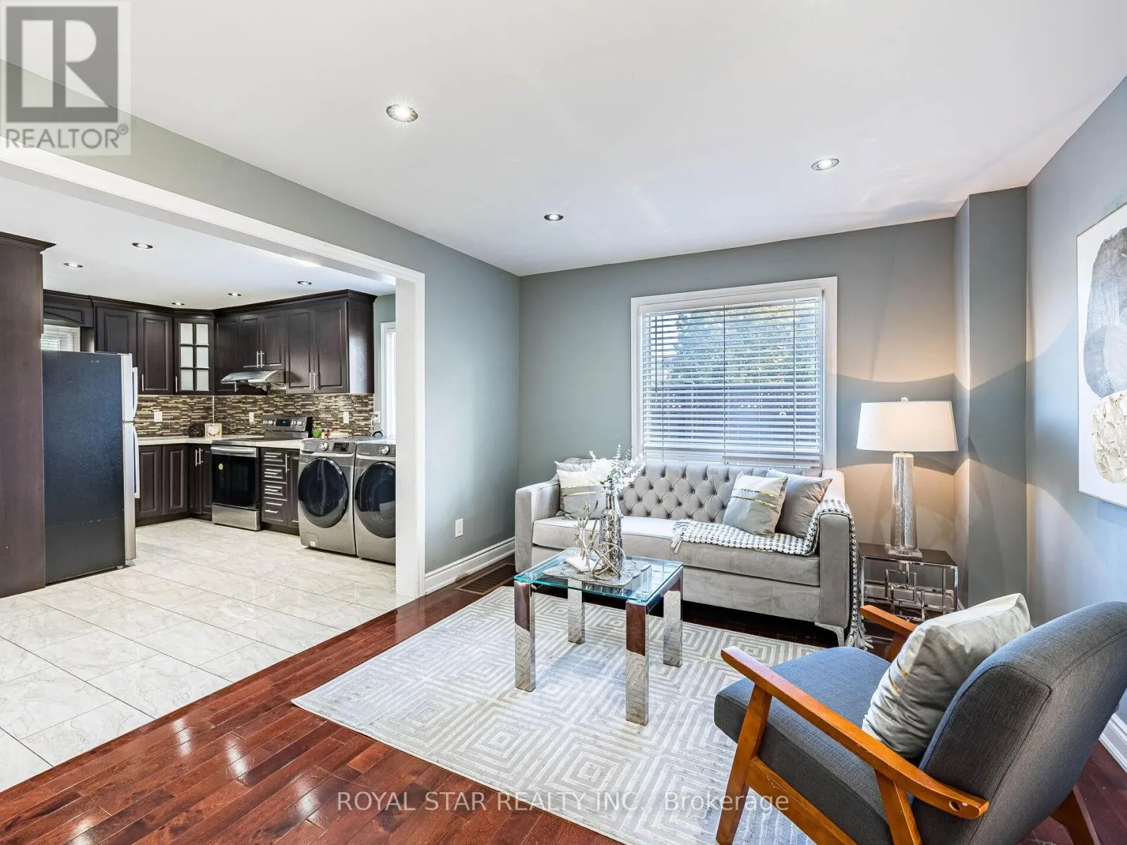 1 GOLD FINCH COURT