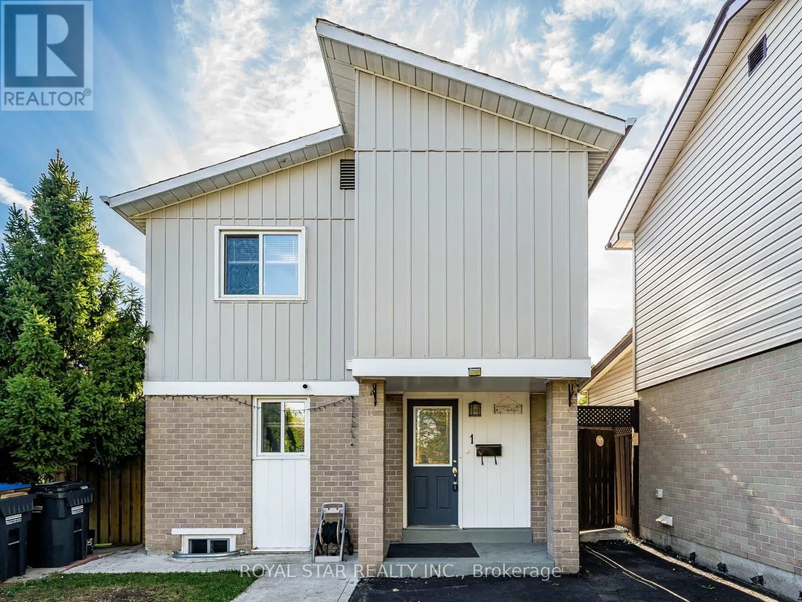 1 GOLD FINCH COURT