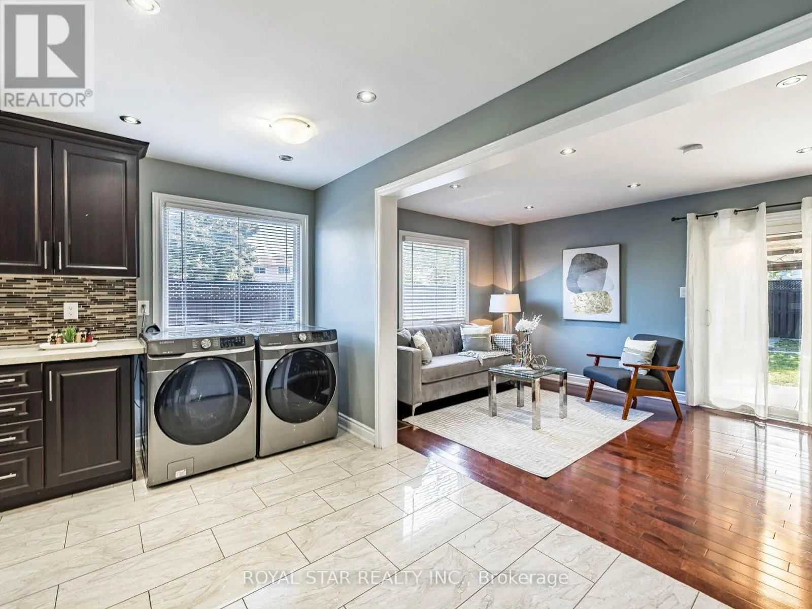 1 GOLD FINCH COURT