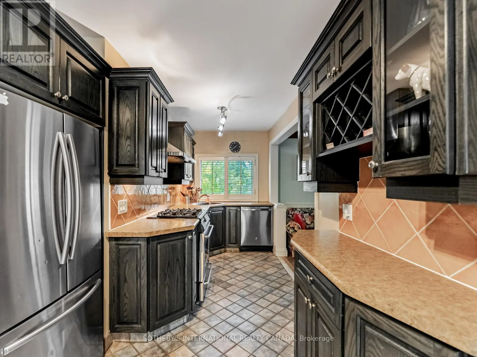 1218 LAKEBREEZE DRIVE