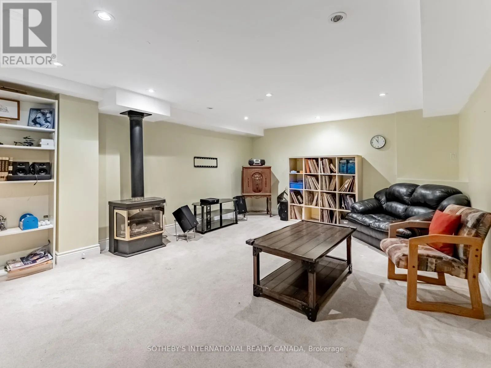 1218 LAKEBREEZE DRIVE