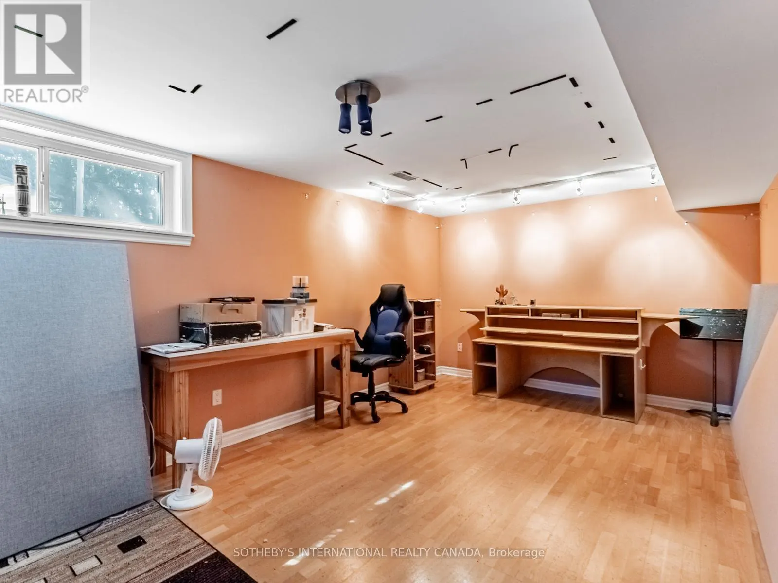 1218 LAKEBREEZE DRIVE