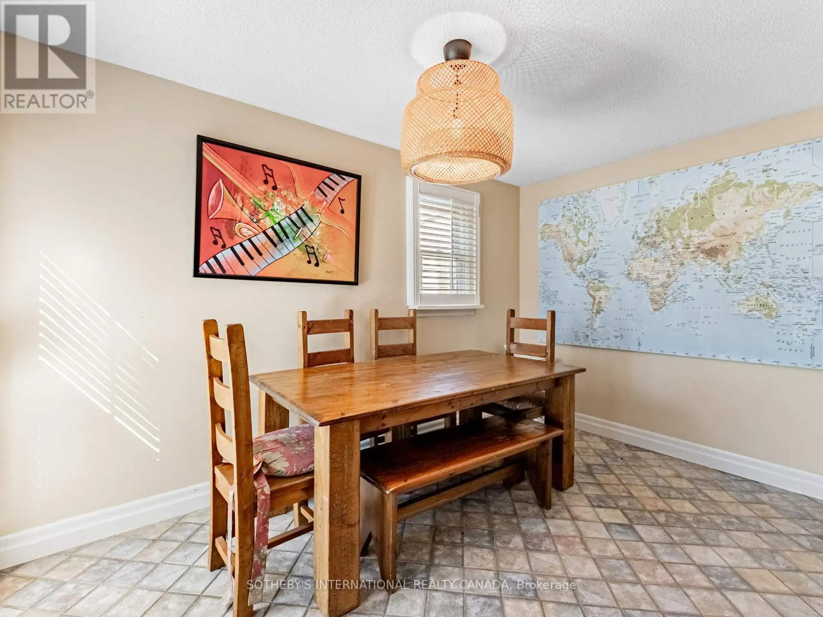 1218 LAKEBREEZE DRIVE