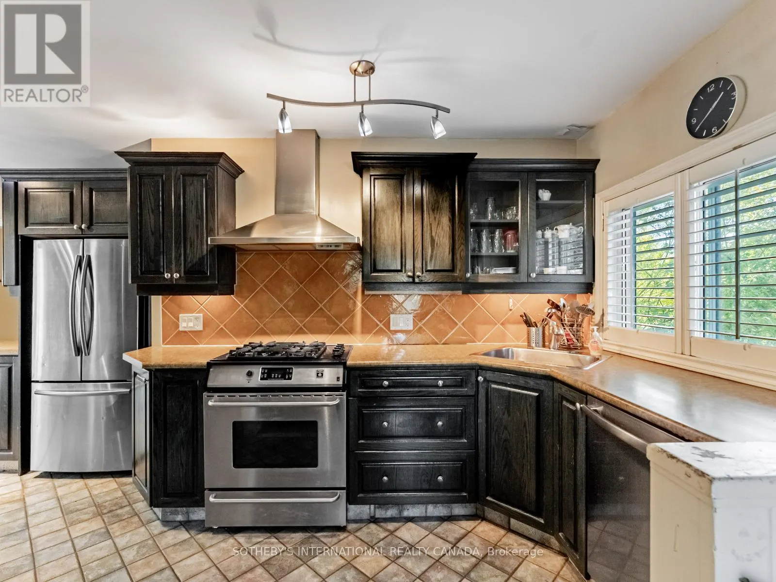 1218 LAKEBREEZE DRIVE