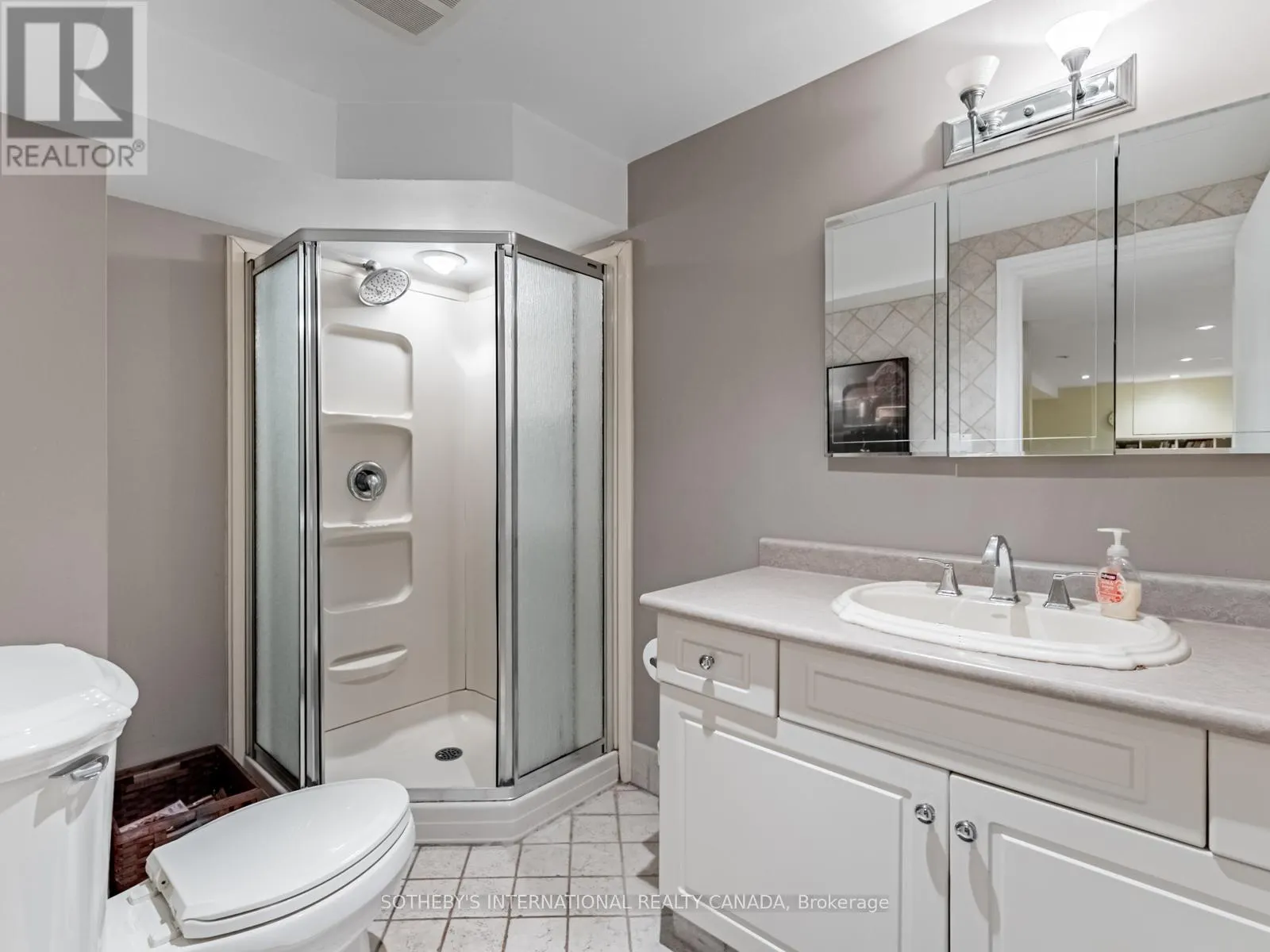 1218 LAKEBREEZE DRIVE