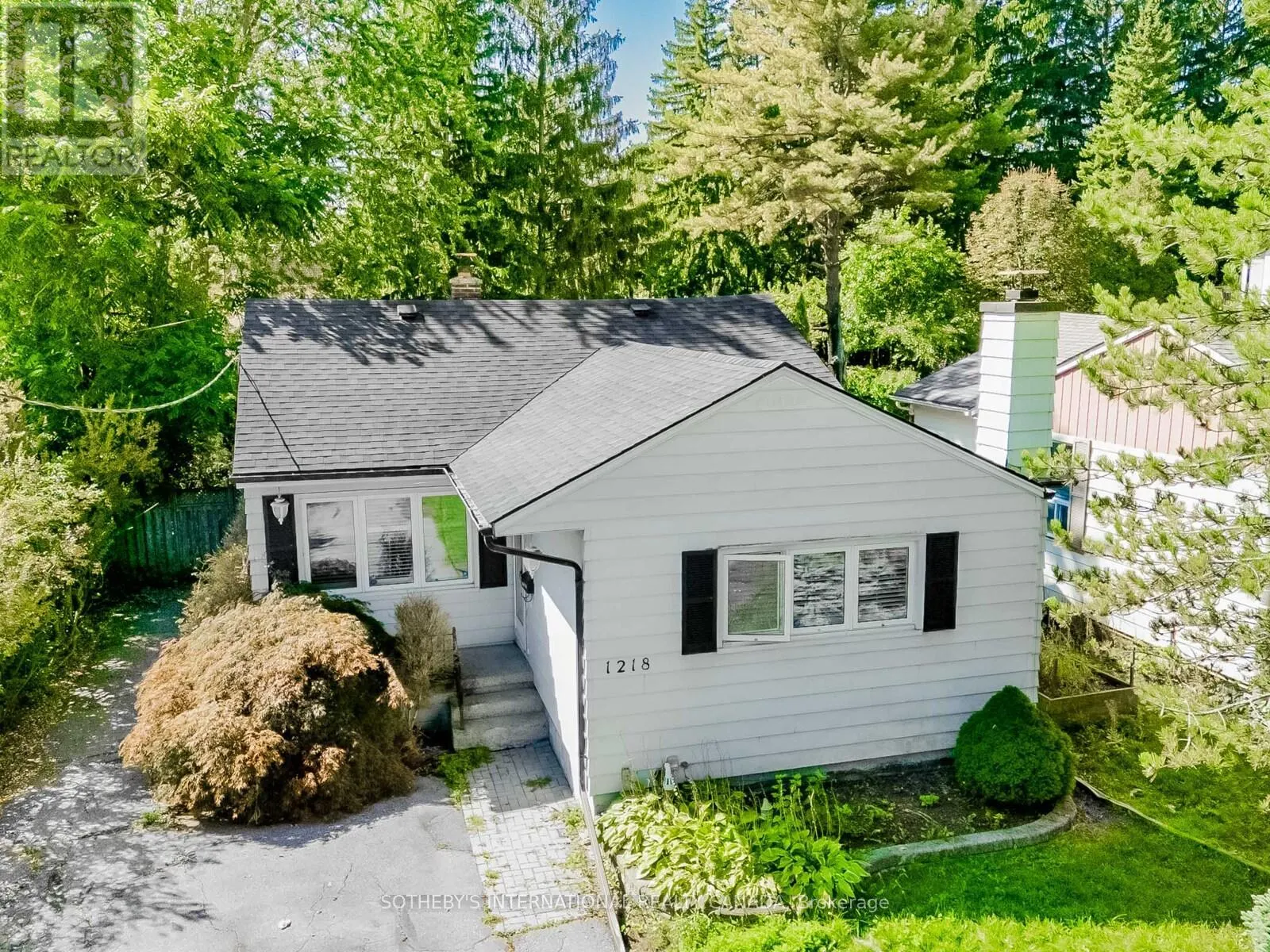 1218 LAKEBREEZE DRIVE