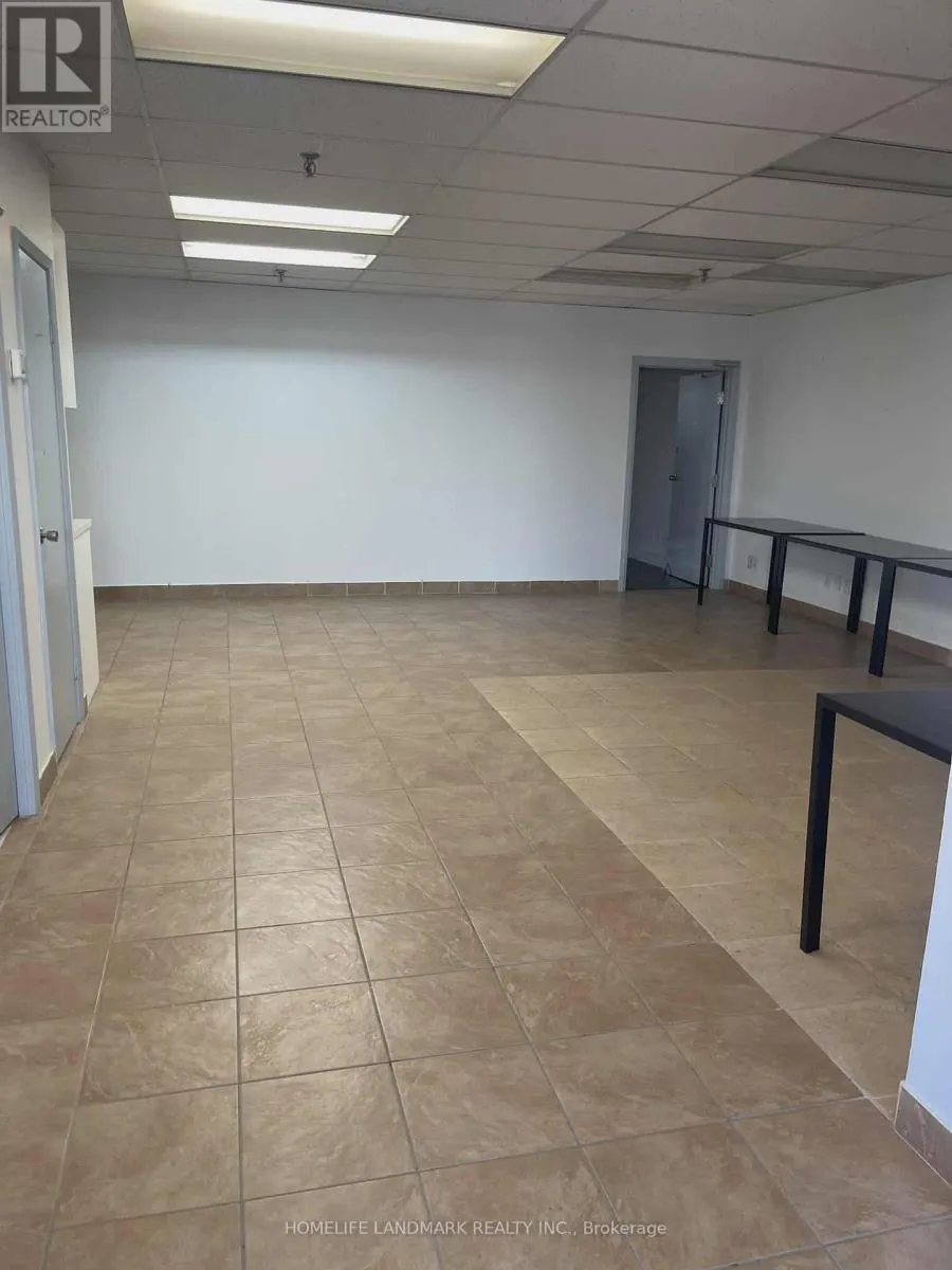 121 & 122 - 2465 CAWTHRA ROAD