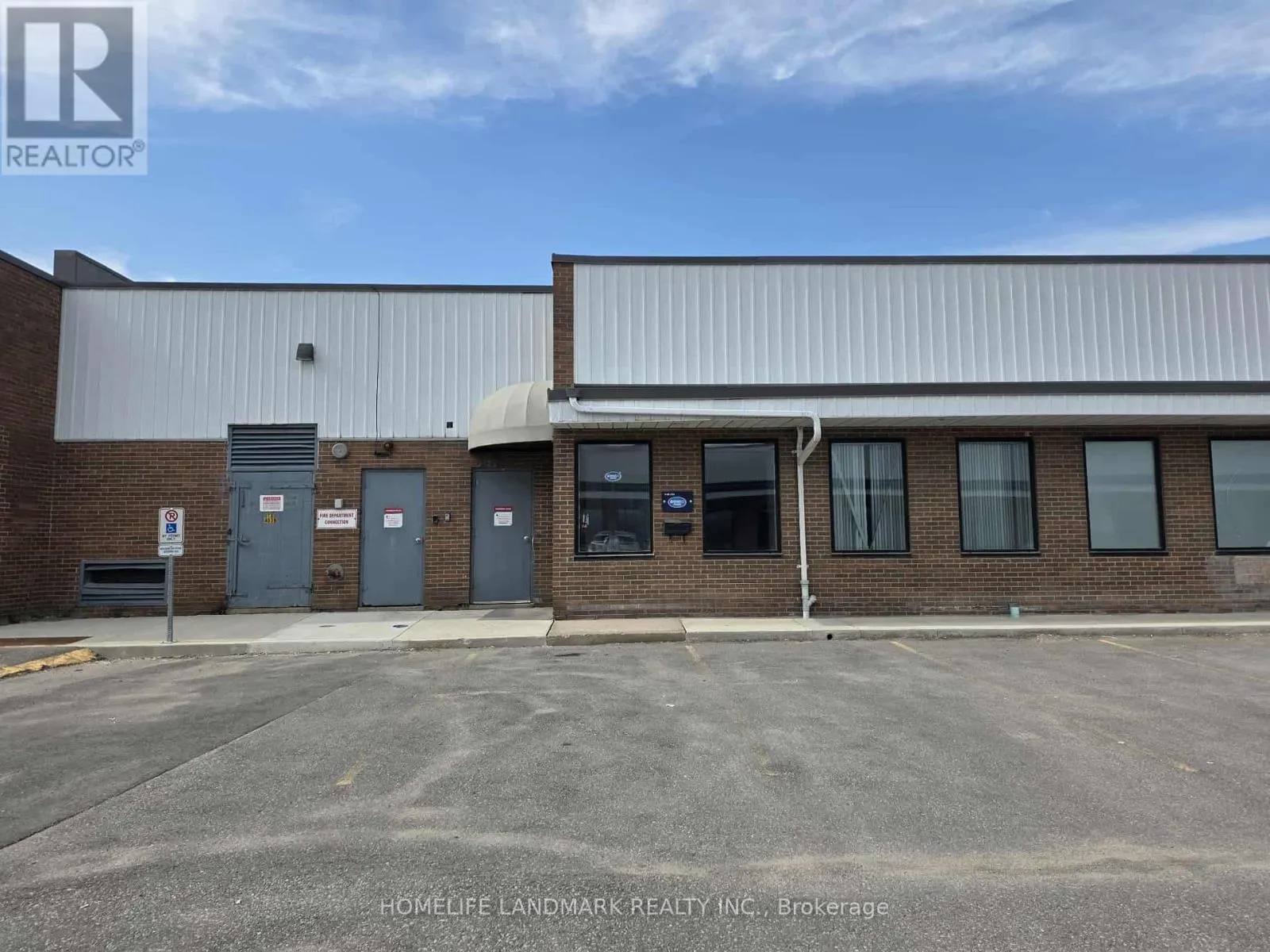 121 & 122 - 2465 CAWTHRA ROAD
