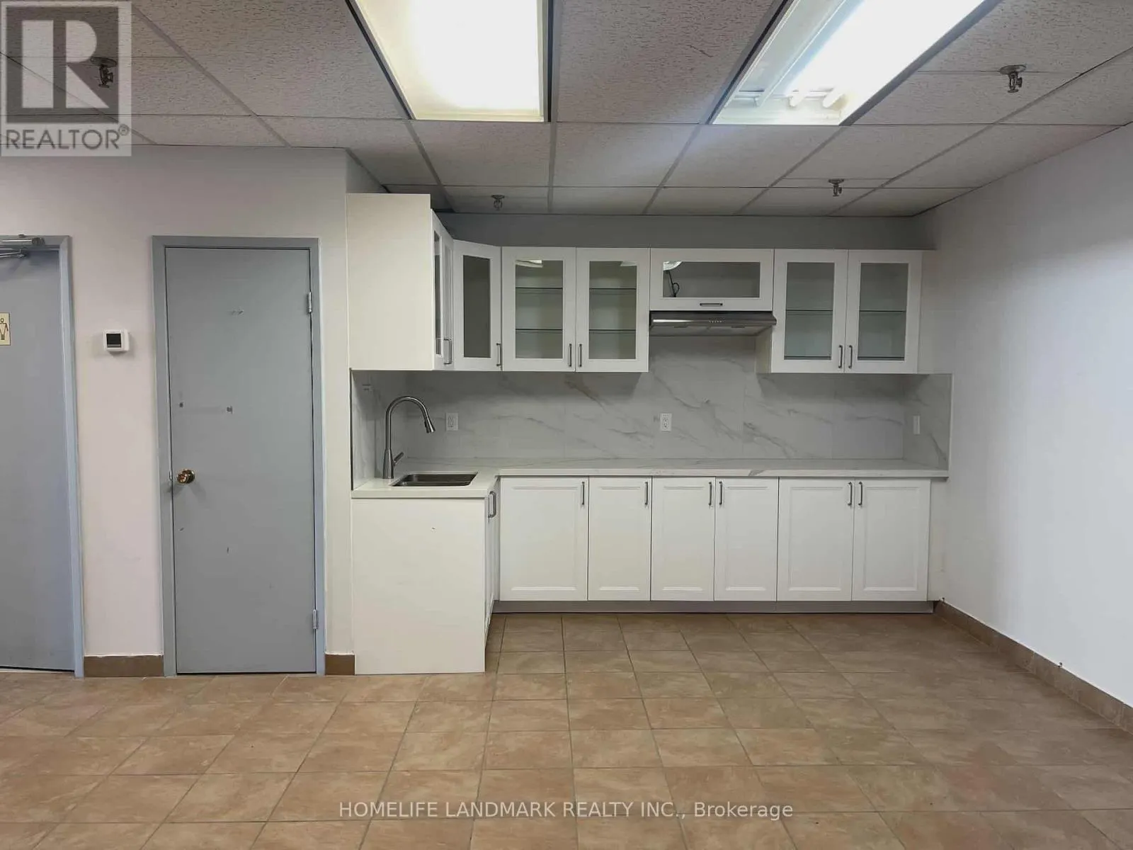 121 & 122 - 2465 CAWTHRA ROAD